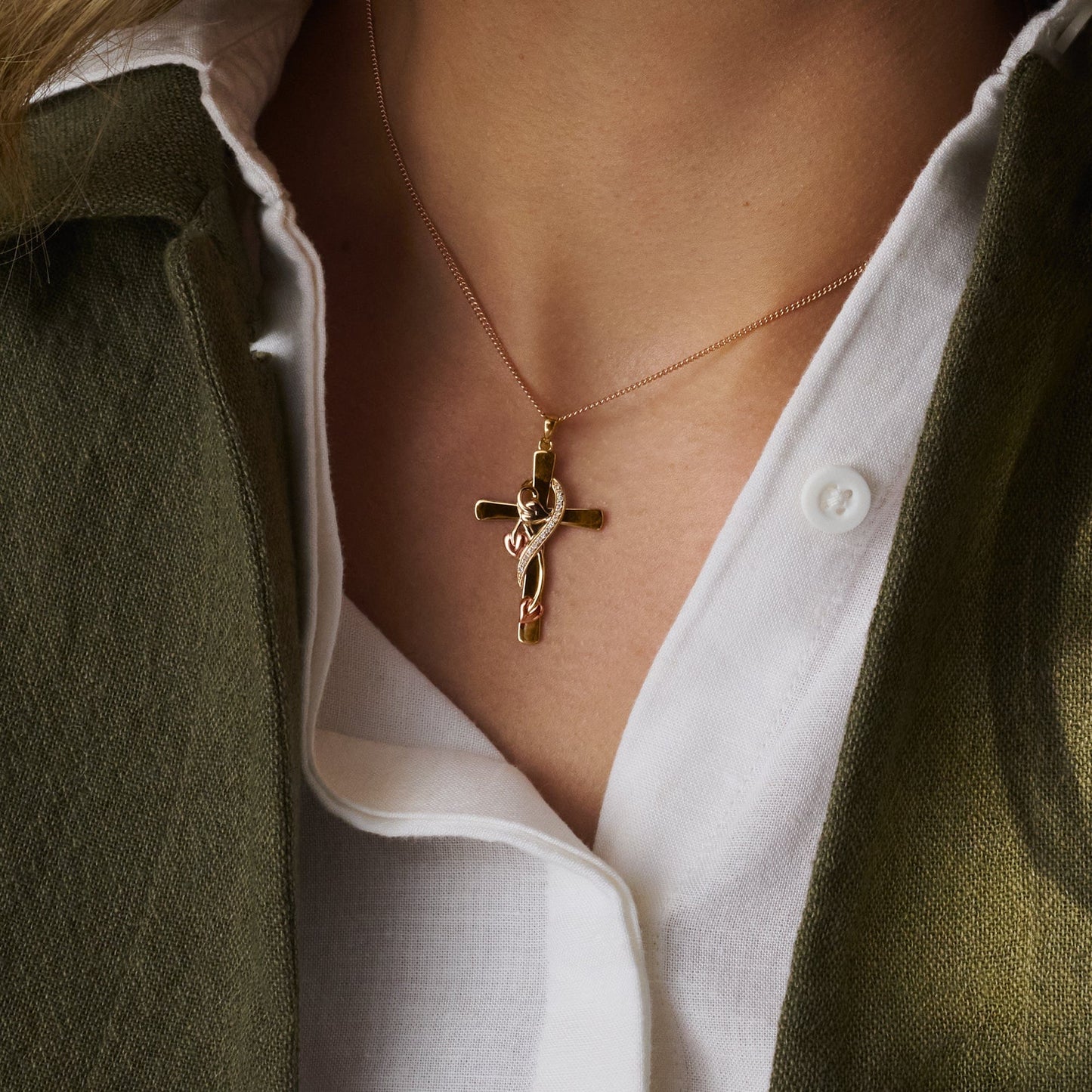 Tree of Life® 18ct Solid Gold 1854 Blend Vine Cross Pendant with Diamonds