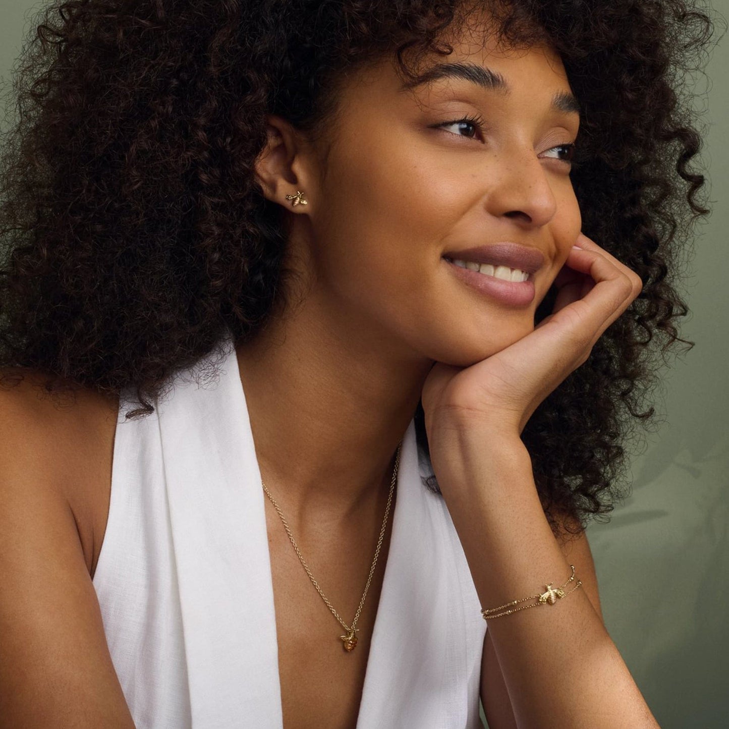 Nature's Wonder 9ct Solid Gold Honey Bee Pendant with Citrine