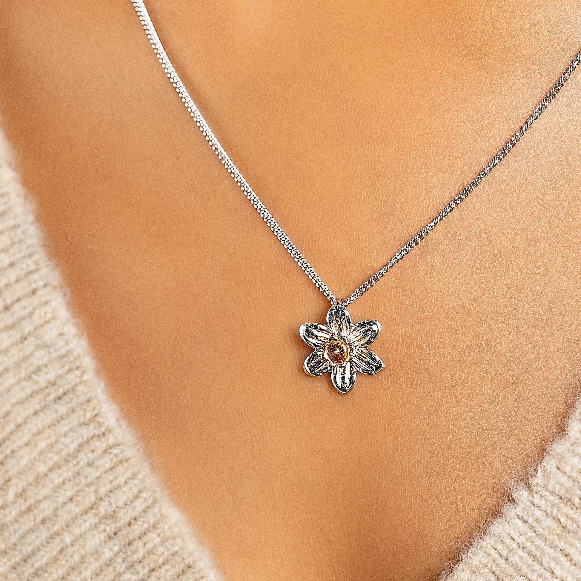 Nature's Wonder Sterling Silver Daffodil Pendant